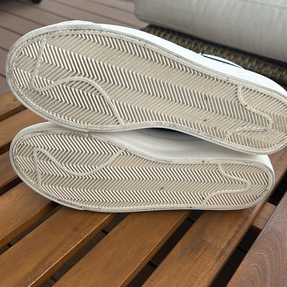 Nike blazers mid ‘77. Leather upper. Size 10 Women. White w/black Nike swoosh. - Picture 4 of 5